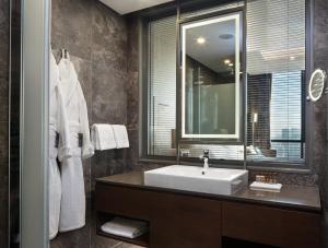Deluxe Twin - High Floor room in Sheraton Grand Istanbul Atasehir