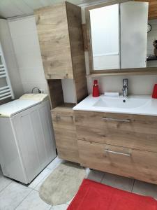 Maisons de vacances Maison a 50 M de la plage sous les pins : photos des chambres