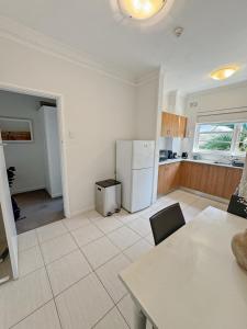Coastal Bliss 2BR Apt in Bondi with Parking