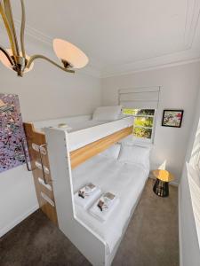 Coastal Bliss 2BR Apt in Bondi with Parking