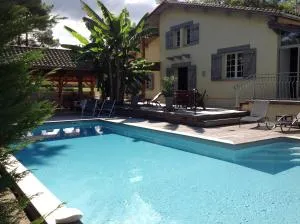 La Landaise propriété familiale, piscine chauffée - Galgon