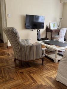 AZCUENAGAHOME Silencioso y luminoso piso alto de 45m2 con la mejor UBICACIÓN en Recoleta, parking disponible en inmediaciones, entrada anticipada sujeta a disponibilidad Nuestros huéspedes nos avalan con sus comentarios