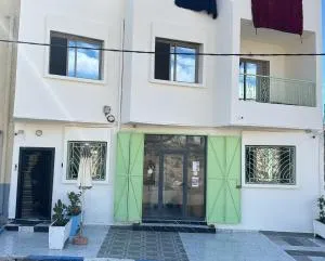 Soraya guest house surf camp & Restaurant - 依索安