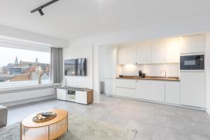 Ostend Center Luxury Top Floor Apartment with Free Parking