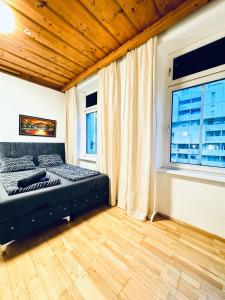 Comfortable Private Rooms in 4BR Apartment Near FAC Platz