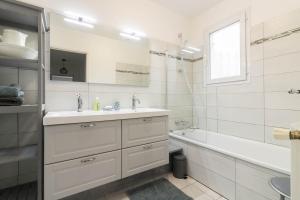 Maisons de vacances Chez Maxou - 3 ēpis Jardin Clos-Garage : photos des chambres