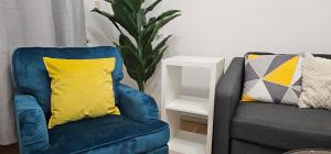 Glebe House - 2 Bedroom Luxury House that sleeps 6, with Free Private Parking, Easy Access to City Centre, and Near the Motorway