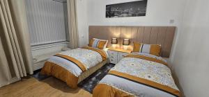 Glebe House - 2 Bedroom Luxury House with 4 Beds, Free Private Parking with Access to City Centre, and Near the Motorway