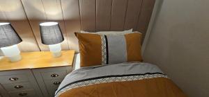 Glebe House - 2 Bedroom Luxury House that sleeps 6, with Free Private Parking, Easy Access to City Centre, and Near the Motorway