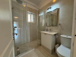 Cozy House near the beach in Regina Gardens