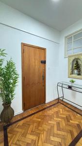 Amplo com 2 Quartos a 2 minutos da Praia DF242-901