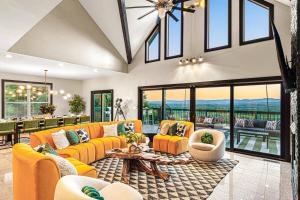 Mtn Views! Hot Tub, Sauna, Game Room, Sleeps 15