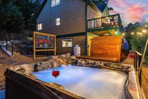 Mtn Views! Hot Tub, Sauna, Game Room, Sleeps 15