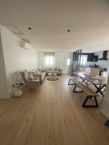 Villa avec jardin et piscine