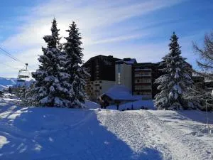 Grand T2 résidence avec piscine sauna - 于埃