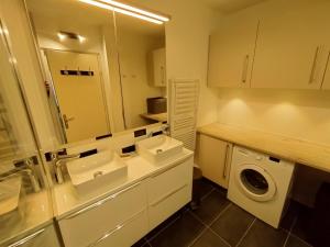 cozy 2 bedroom apartment, La Défense, 10 min walk metro