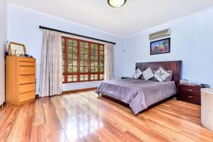 Douglasdale villla