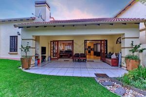Douglasdale villla