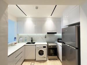 Luxurious new 1 Bedroom in a New Building with Great Views