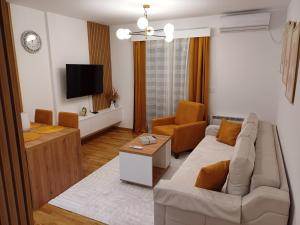 Larso Lux, free swimming pools