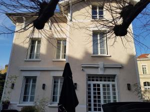 Lyon 4e Croix Rousse Maison complète Jardin