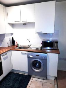 Oxford Apartment-- Free parking 2 Bedrooms-2Bathrooms-Located in Jericho Oxford close to Bus and Rail station