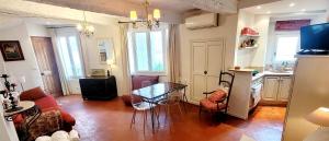 Appartements Studio in the village centre - Cogolin : photos des chambres