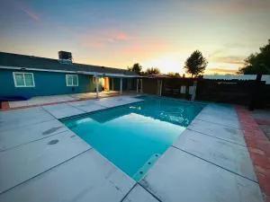 Western style pool home, 4 bedroom and large yard - 希斯皮里亚