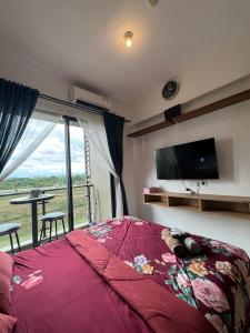 Stay n Cozy Apartemen Sky House BSD by SM ROOM