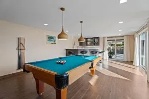 NEW 5BR Villa w Man Cave PALM BEACH - Saliña Cerca