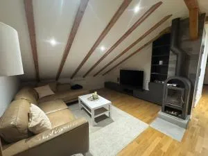 2-Zimmer Wohnung in EFH mit Parkplatz - Fällanden