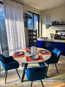 Kaleidoscopic Apartment