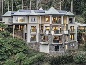 Castle in Ferny Creek with Pool - Sassafras