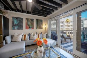 Billys Bungalow 1bd Heated pools Steps to the beach