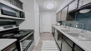 Cozy and Quiet, with Easy Access & Private Garage