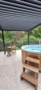 Treetop Retreat with Private Spa Mountain Views - Millgrove