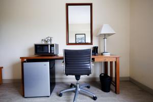 Deluxe Single Room room in SEVEN Sebring Raceway Hotel