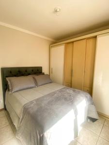 AP aconchegante há uma quadra do mar