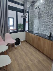 Căn Hộ 3 Phòng Ngủ (Three-Bedroom Apartment)
