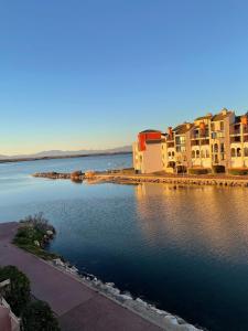 Superbe appartement moderne avec piscine - 4hvězdičkové hotely ve městě Le Barcarès
