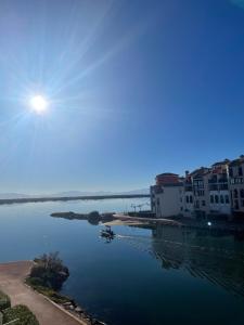 Superbe appartement moderne avec piscine