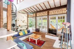 Casa dos Pássaros na areia a 20m da Praia da Baleia com 1 dormitório e 3 suítes com ar condicionado, wifi, smart tv, cozinha completa e churrasqueira - 巴拉-沙希