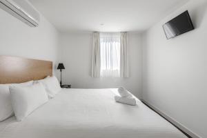 Modern Nomads South Yarra Gem 2BR with Carpark near Station