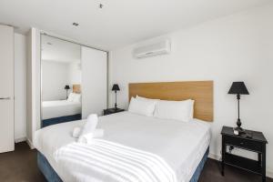 Modern Nomads South Yarra Gem 2BR with Carpark near Station