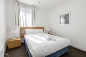 Modern Nomads South Yarra Gem 2BR with Carpark near Station