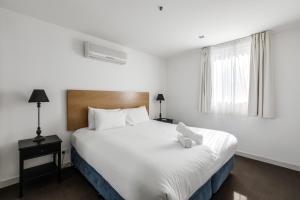 Modern Nomads South Yarra Gem 2BR with Carpark near Station
