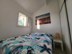 Maisons de vacances Maison renovee pres de la mer avec 2 piscines, parking et animaux acceptes - FR-1-364-174 : photos des chambres