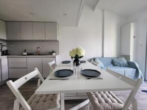 Maisons de vacances Maison renovee pres de la mer avec 2 piscines, parking et animaux acceptes - FR-1-364-174 : photos des chambres