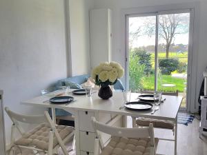 Maisons de vacances Maison renovee pres de la mer avec 2 piscines, parking et animaux acceptes - FR-1-364-174 : photos des chambres