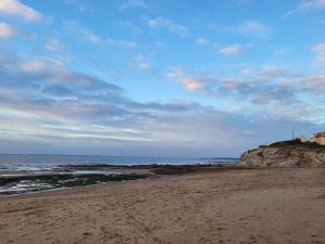 Maisons de vacances Maison renovee pres de la mer avec 2 piscines, parking et animaux acceptes - FR-1-364-174 : photos des chambres